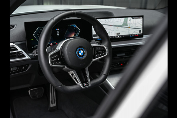 BMW 3 Serie Touring 330e xDrive M-SPORT | FACELIFT | ACCU 19,5 kWh | ACTIVE CRUISE | HIFI AUDIO | CAMERA | FULL-LED | STUUR- EN STOELVERWARM