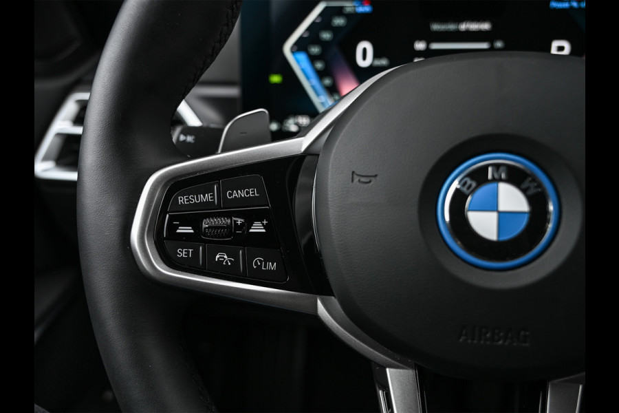 BMW 3 Serie Touring 330e xDrive M-SPORT | FACELIFT | ACCU 19,5 kWh | ACTIVE CRUISE | HIFI AUDIO | CAMERA | FULL-LED | STUUR- EN STOELVERWARM