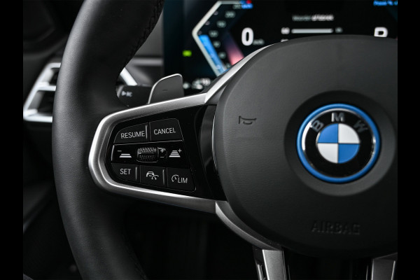 BMW 3 Serie Touring 330e xDrive M-SPORT | FACELIFT | ACCU 19,5 kWh | ACTIVE CRUISE | HIFI AUDIO | CAMERA | FULL-LED | STUUR- EN STOELVERWARM