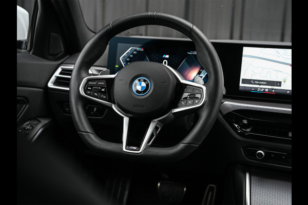 BMW 3 Serie Touring 330e xDrive M-SPORT | FACELIFT | ACCU 19,5 kWh | ACTIVE CRUISE | HIFI AUDIO | CAMERA | FULL-LED | STUUR- EN STOELVERWARM