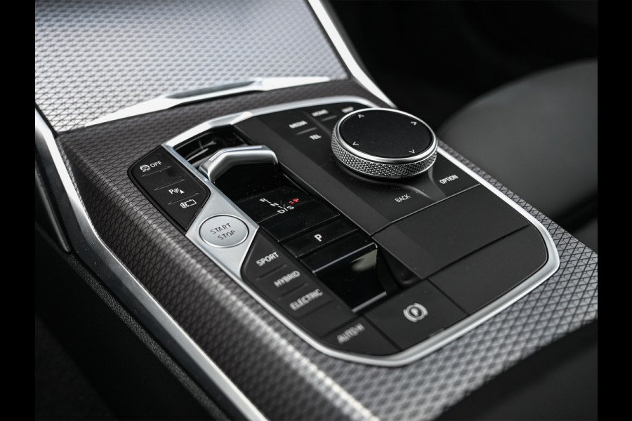 BMW 3 Serie Touring 330e xDrive M-SPORT | FACELIFT | ACCU 19,5 kWh | ACTIVE CRUISE | HIFI AUDIO | CAMERA | FULL-LED | STUUR- EN STOELVERWARM
