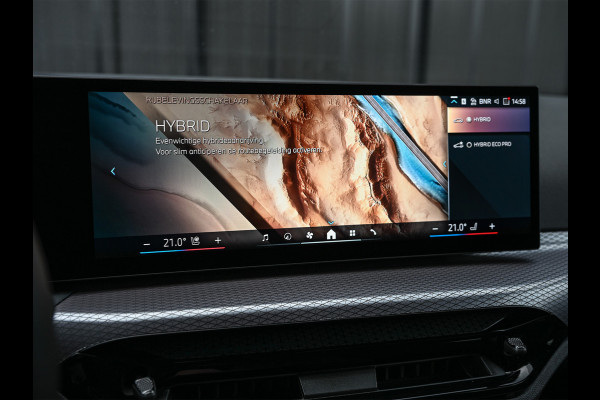 BMW 3 Serie Touring 330e xDrive M-SPORT | FACELIFT | ACCU 19,5 kWh | ACTIVE CRUISE | HIFI AUDIO | CAMERA | FULL-LED | STUUR- EN STOELVERWARM