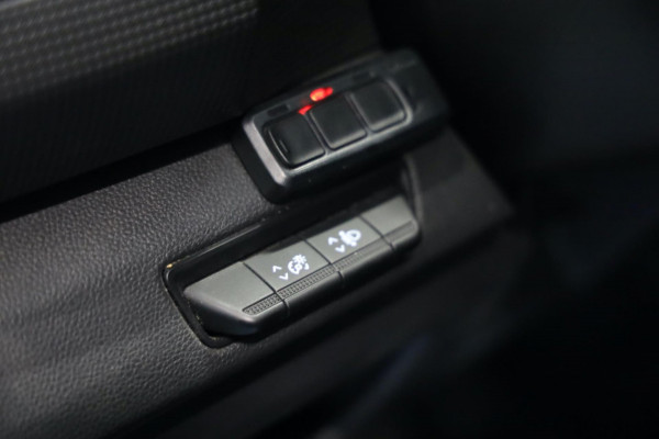 Nissan Primastar 2.0 dCi L2/H1 LED ACENTA CAMERA PDC CRUISE AIRCO NAP TREKHAAK ZWART IMPERIAAL INRICHTING LEASE V/A 144,- p.m.