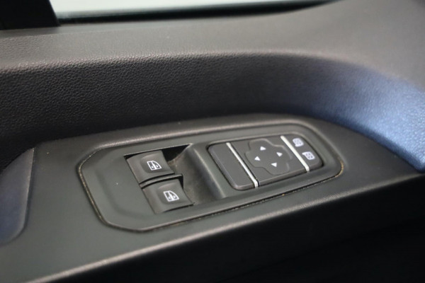 Nissan Primastar 2.0 dCi L2/H1 LED ACENTA CAMERA PDC CRUISE AIRCO NAP TREKHAAK ZWART IMPERIAAL INRICHTING LEASE V/A 144,- p.m.