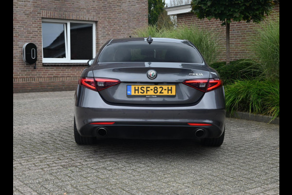 Alfa Romeo Giulia 2.0T Super 200 PK Aut. Xenon Leder Keyless PDC Camera 18''