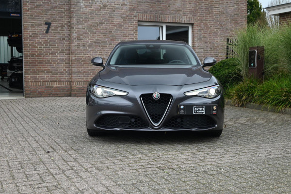 Alfa Romeo Giulia 2.0T Super 200 PK Aut. Xenon Leder Keyless PDC Camera 18''