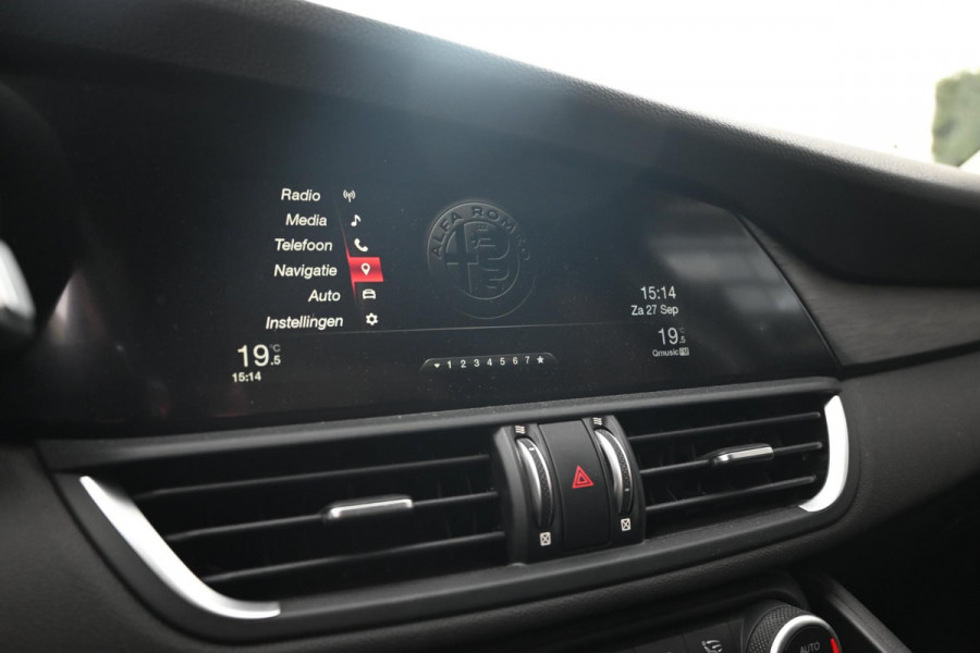 Alfa Romeo Giulia 2.0T Super 200 PK Aut. Xenon Leder Keyless PDC Camera 18''