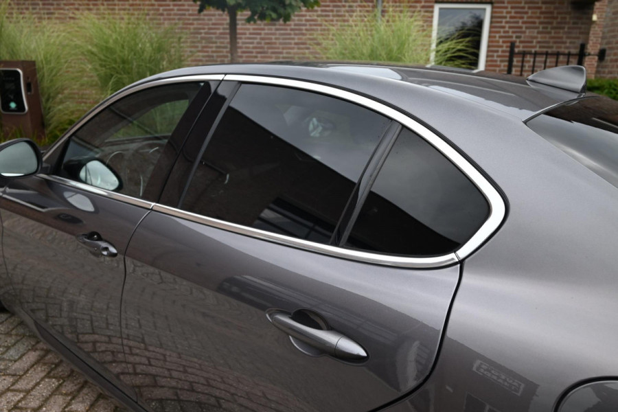 Alfa Romeo Giulia 2.0T Super 200 PK Aut. Xenon Leder Keyless PDC Camera 18''
