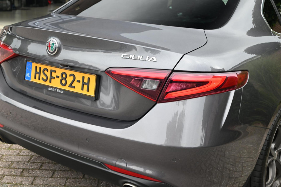 Alfa Romeo Giulia 2.0T Super 200 PK Aut. Xenon Leder Keyless PDC Camera 18''