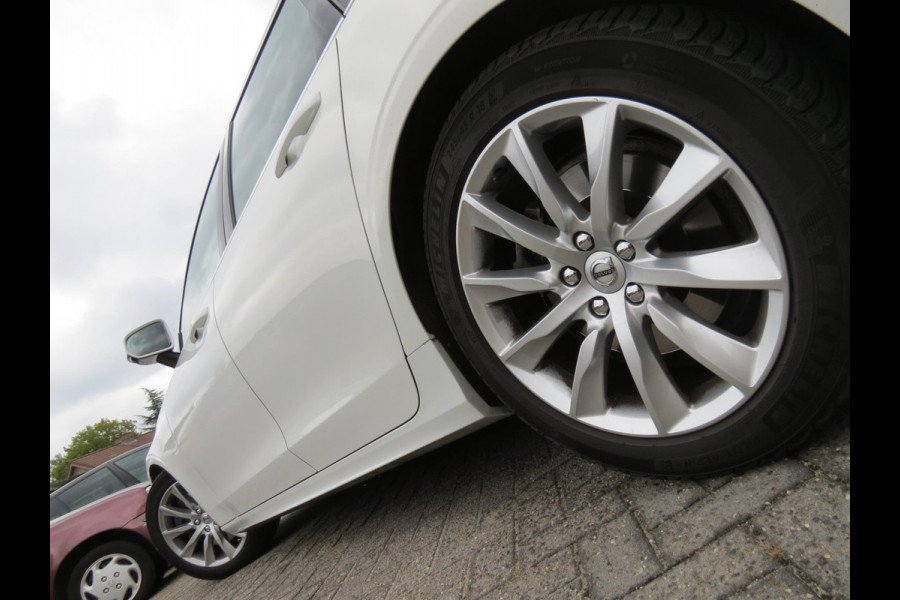 Volvo V90 2.0 T4 Momentum AUTOMAAT | DEALER ONDERHOUDEN | MICHELIN BANDEN | VOL LEDER INTERIEUR |