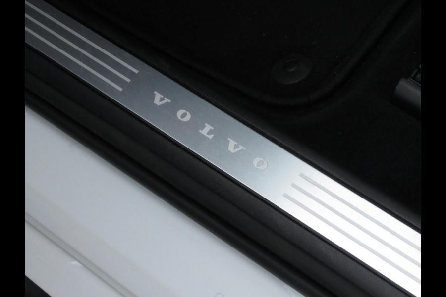 Volvo V90 2.0 T4 Momentum AUTOMAAT | DEALER ONDERHOUDEN | MICHELIN BANDEN | VOL LEDER INTERIEUR |