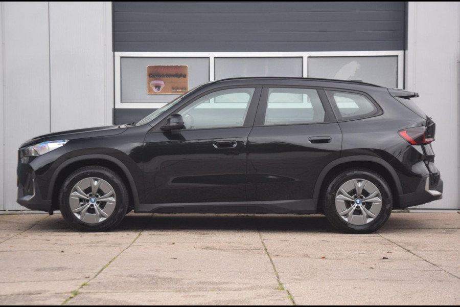 BMW iX1 XDrive30 Launch Edition 67 kWh + 7.757 EURO AAN EXTRA OPTIES!!