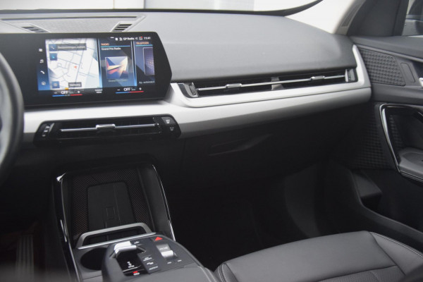 BMW iX1 XDrive30 Launch Edition 67 kWh + 7.757 EURO AAN EXTRA OPTIES!!