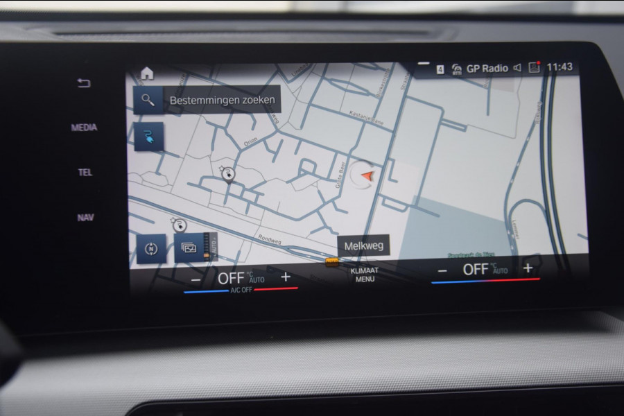 BMW iX1 XDrive30 Launch Edition 67 kWh + 7.757 EURO AAN EXTRA OPTIES!!