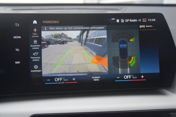 BMW iX1 XDrive30 Launch Edition 67 kWh + 7.757 EURO AAN EXTRA OPTIES!!