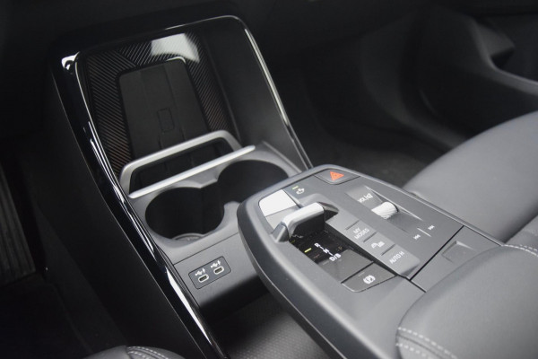 BMW iX1 XDrive30 Launch Edition 67 kWh + 7.757 EURO AAN EXTRA OPTIES!!