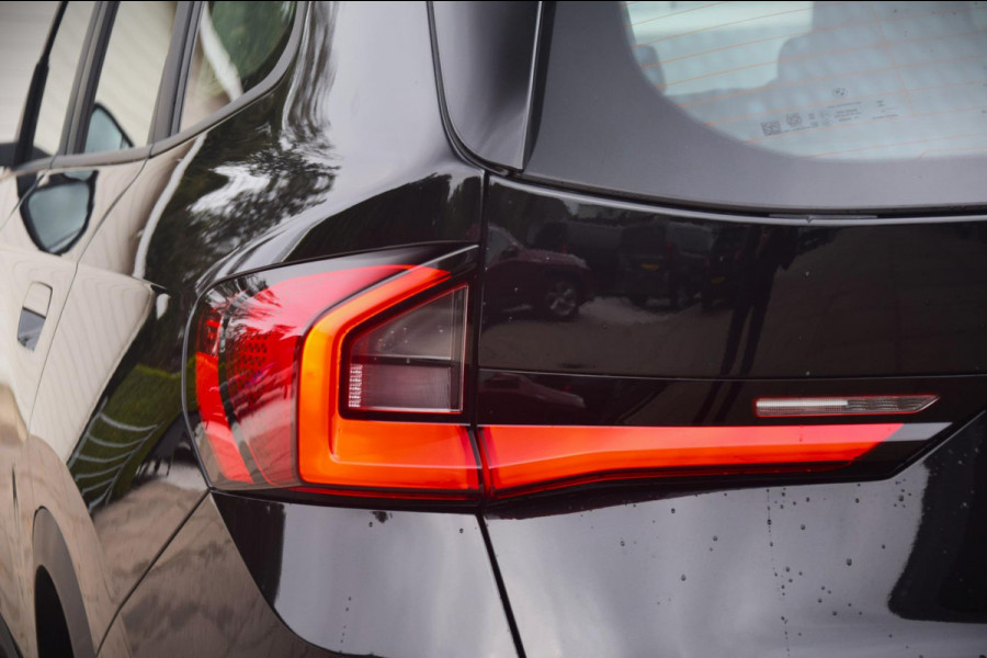 BMW iX1 XDrive30 Launch Edition 67 kWh + 7.757 EURO AAN EXTRA OPTIES!!