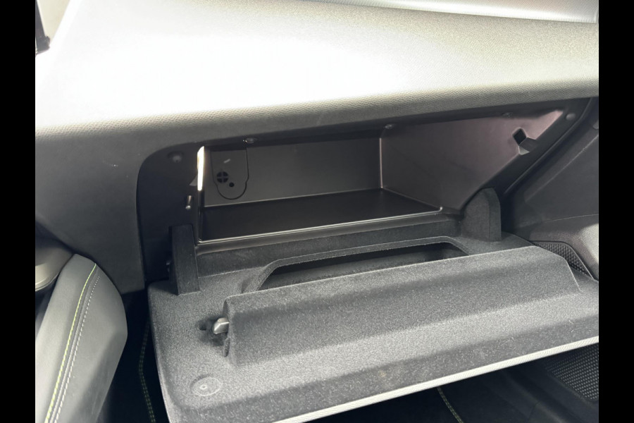 Peugeot 408 1.2 Hybrid 145 e-DCS6 GT | Panoramadak | Alcantara AGR stoelen | Hifi pakket | 360 pakket | Prijs is rijklaar