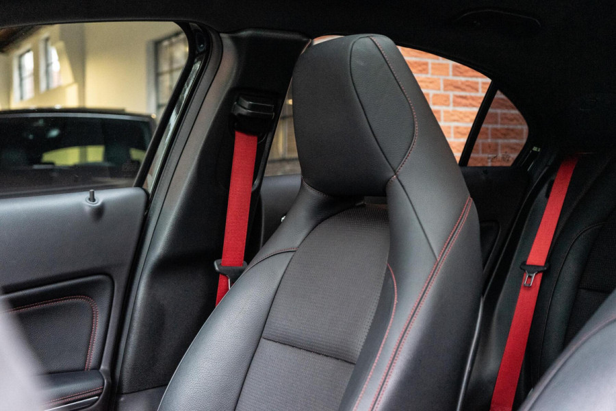 Mercedes-Benz A-Klasse AMG 45 4MATIC Pano / Memory / Apple car play