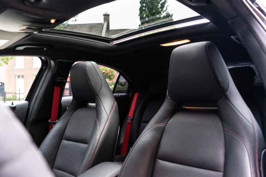 Mercedes-Benz A-Klasse AMG 45 4MATIC Pano / Memory / Apple car play