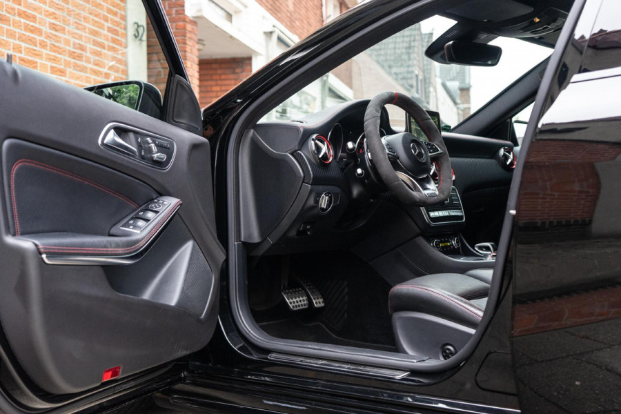 Mercedes-Benz A-Klasse AMG 45 4MATIC Pano / Memory / Apple car play