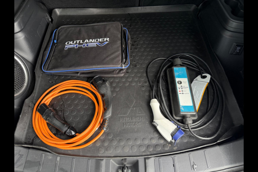Mitsubishi Outlander 2.4 PHEV Intense+ 4WD, 1e eigenaar, CarPlay, Trekhaak, Sunroof