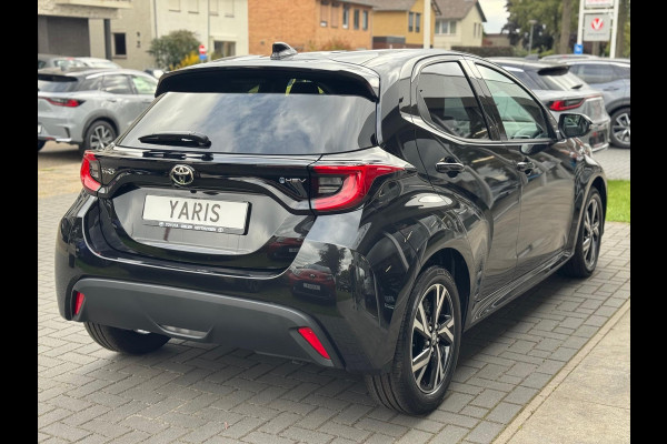 Toyota Yaris Hybrid Dynamic Plus | Stoel + Stuurverwarming, Lichtmetalen velgen, Keyless, Licht + Regensensor, Startknop Toyota Yaris Hybrid Dynamic Plus | Stoel + Stuurverwarming, Lichtmetalen velgen, Keyless, Licht + Regensensor, Startknop