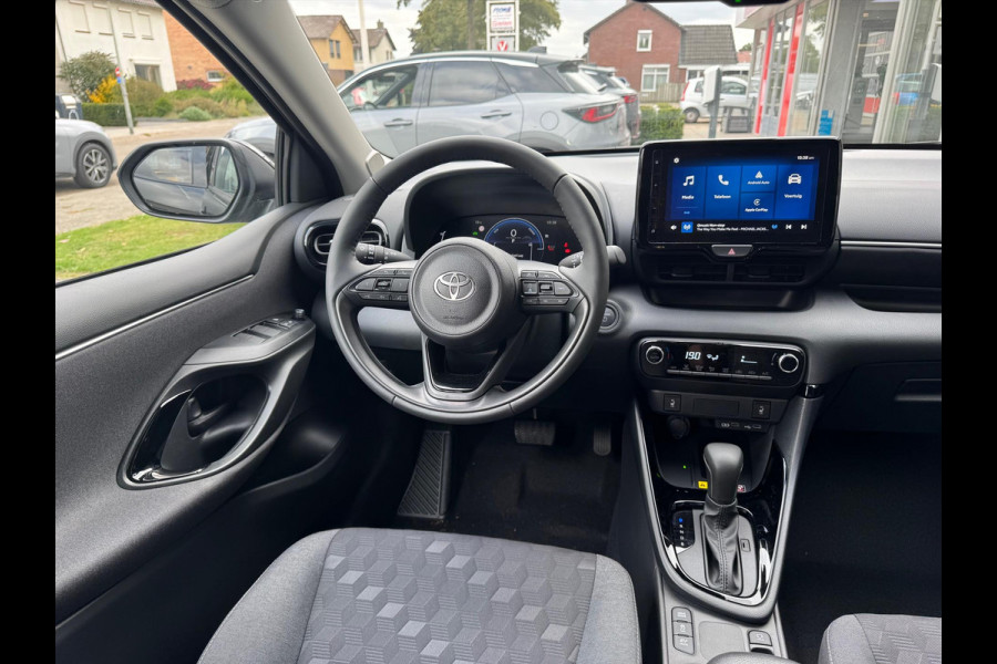Toyota Yaris Hybrid Dynamic Plus | Stoel + Stuurverwarming, Lichtmetalen velgen, Keyless, Licht + Regensensor, Startknop Toyota Yaris Hybrid Dynamic Plus | Stoel + Stuurverwarming, Lichtmetalen velgen, Keyless, Licht + Regensensor, Startknop