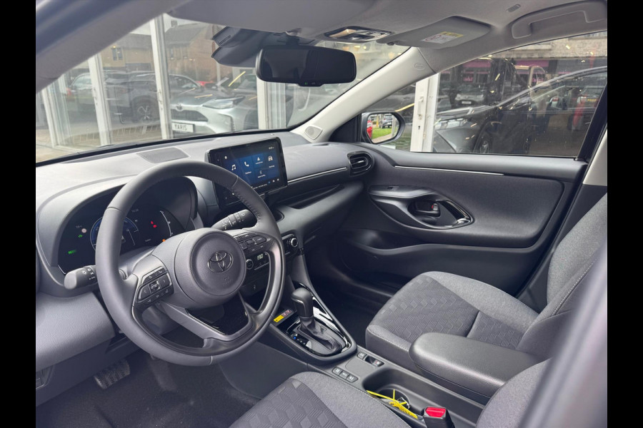 Toyota Yaris Hybrid Dynamic Plus | Stoel + Stuurverwarming, Lichtmetalen velgen, Keyless, Licht + Regensensor, Startknop Toyota Yaris Hybrid Dynamic Plus | Stoel + Stuurverwarming, Lichtmetalen velgen, Keyless, Licht + Regensensor, Startknop