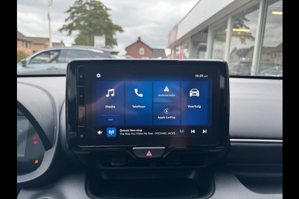 Toyota Yaris Hybrid Dynamic Plus | Stoel + Stuurverwarming, Lichtmetalen velgen, Keyless, Licht + Regensensor, Startknop Toyota Yaris Hybrid Dynamic Plus | Stoel + Stuurverwarming, Lichtmetalen velgen, Keyless, Licht + Regensensor, Startknop