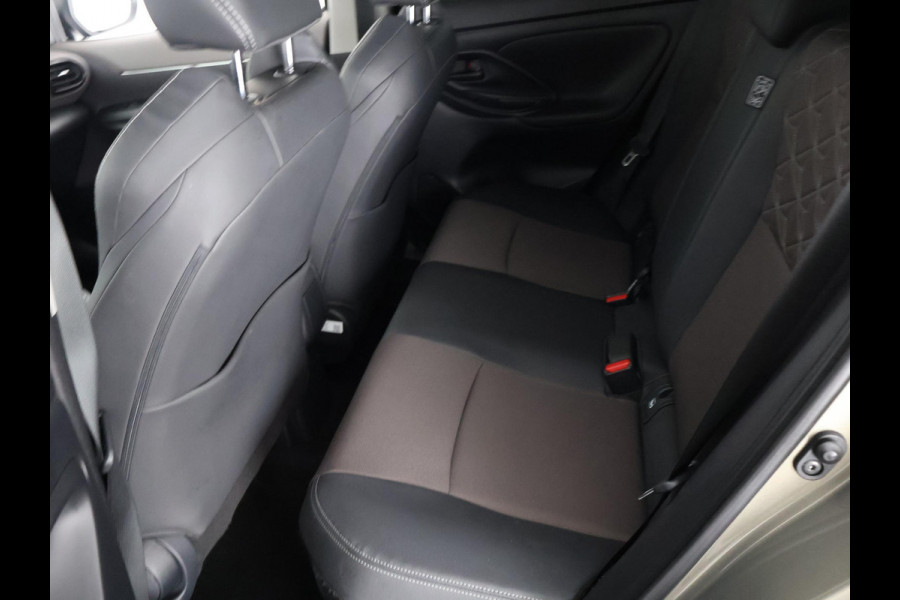 Toyota Yaris Cross 1.5 HYBRIDE EXECUTIVE BI-TONE GARANTIE TOT 9-2032 .Dodehoek detectie . JBL Audio . Stoel verwarming .