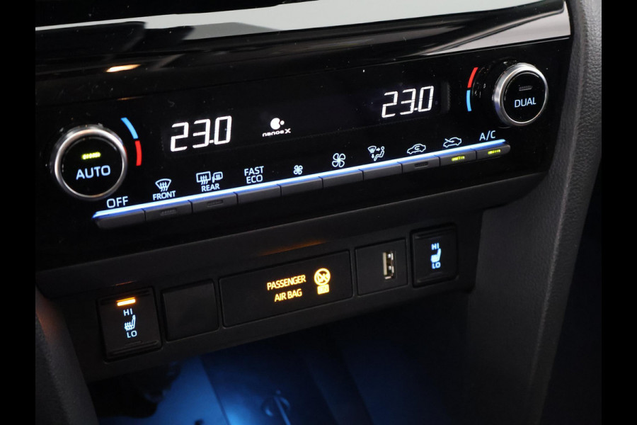 Toyota Yaris Cross 1.5 HYBRIDE EXECUTIVE BI-TONE GARANTIE TOT 9-2032 .Dodehoek detectie . JBL Audio . Stoel verwarming .
