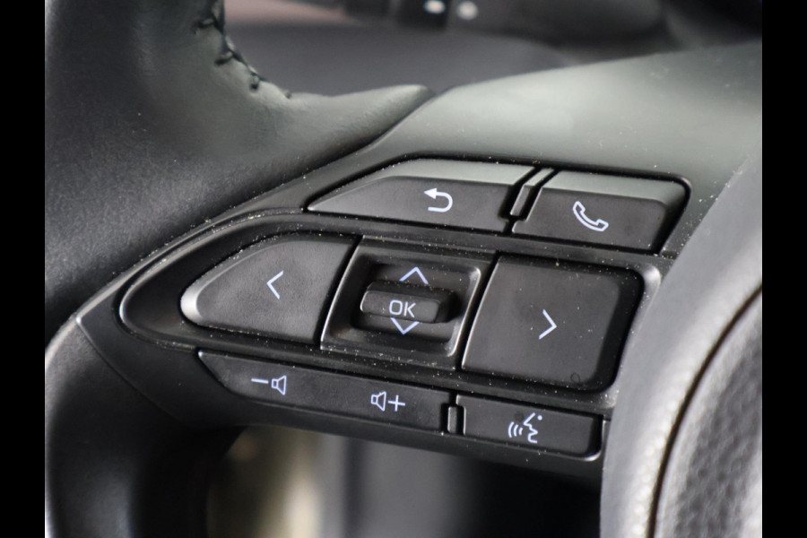 Toyota Yaris Cross 1.5 HYBRIDE EXECUTIVE BI-TONE GARANTIE TOT 9-2032 .Dodehoek detectie . JBL Audio . Stoel verwarming .