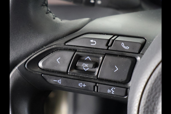 Toyota Yaris Cross 1.5 HYBRIDE EXECUTIVE BI-TONE GARANTIE TOT 9-2032 .Dodehoek detectie . JBL Audio . Stoel verwarming .