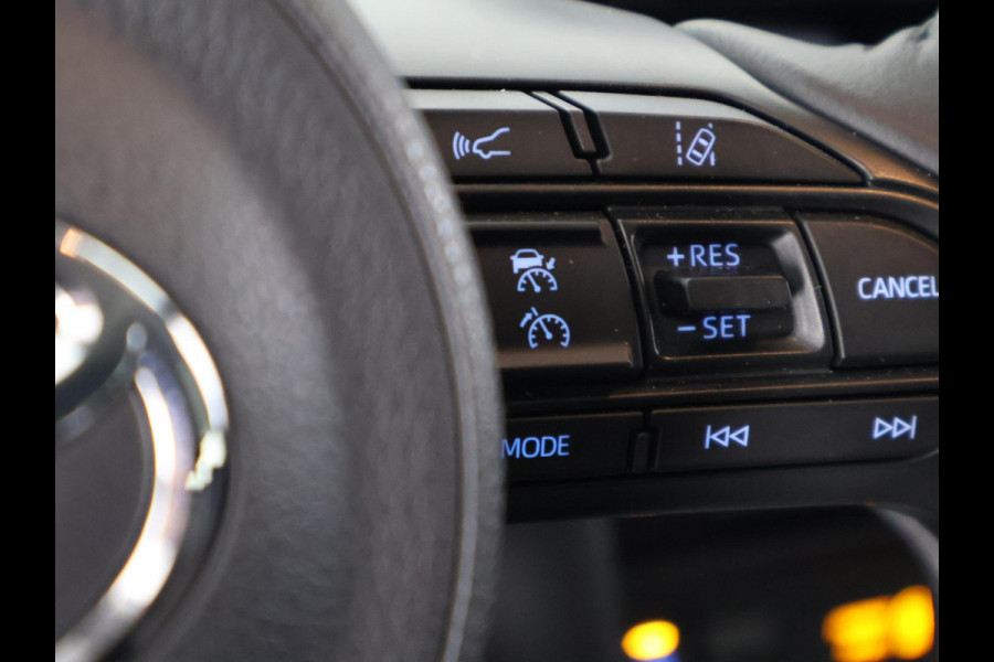 Toyota Yaris Cross 1.5 HYBRIDE EXECUTIVE BI-TONE GARANTIE TOT 9-2032 .Dodehoek detectie . JBL Audio . Stoel verwarming .