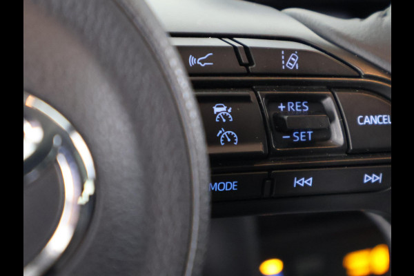 Toyota Yaris Cross 1.5 HYBRIDE EXECUTIVE BI-TONE GARANTIE TOT 9-2032 .Dodehoek detectie . JBL Audio . Stoel verwarming .