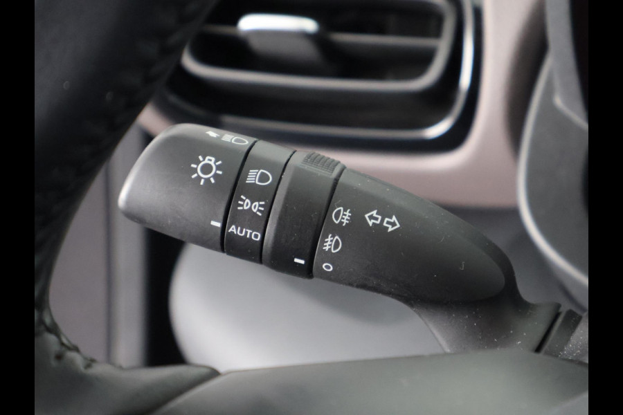 Toyota Yaris Cross 1.5 HYBRIDE EXECUTIVE BI-TONE GARANTIE TOT 9-2032 .Dodehoek detectie . JBL Audio . Stoel verwarming .