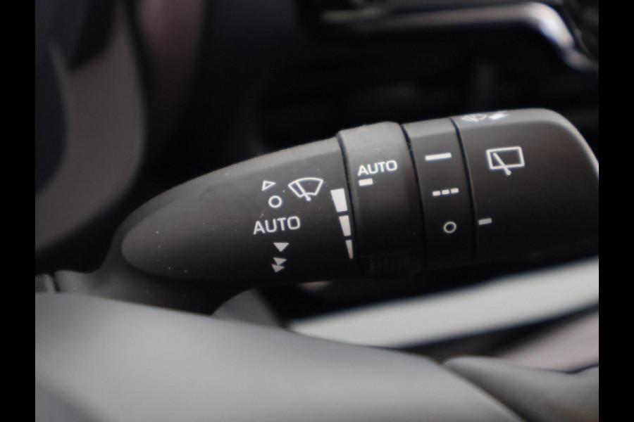 Toyota Yaris Cross 1.5 HYBRIDE EXECUTIVE BI-TONE GARANTIE TOT 9-2032 .Dodehoek detectie . JBL Audio . Stoel verwarming .