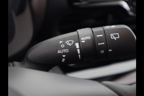 Toyota Yaris Cross 1.5 HYBRIDE EXECUTIVE BI-TONE GARANTIE TOT 9-2032 .Dodehoek detectie . JBL Audio . Stoel verwarming .