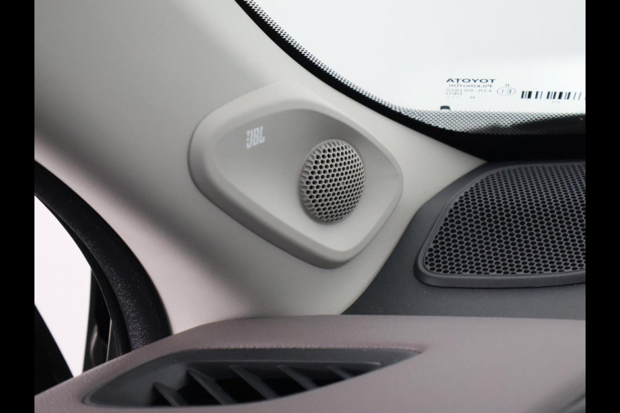 Toyota Yaris Cross 1.5 HYBRIDE EXECUTIVE BI-TONE GARANTIE TOT 9-2032 .Dodehoek detectie . JBL Audio . Stoel verwarming .