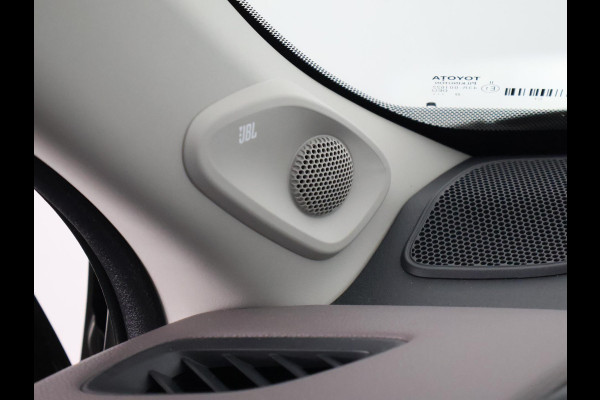 Toyota Yaris Cross 1.5 HYBRIDE EXECUTIVE BI-TONE GARANTIE TOT 9-2032 .Dodehoek detectie . JBL Audio . Stoel verwarming .