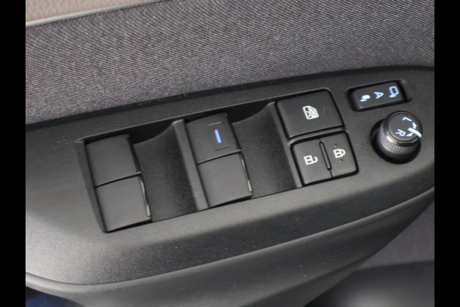 Toyota Yaris Cross 1.5 HYBRIDE EXECUTIVE BI-TONE GARANTIE TOT 9-2032 .Dodehoek detectie . JBL Audio . Stoel verwarming .