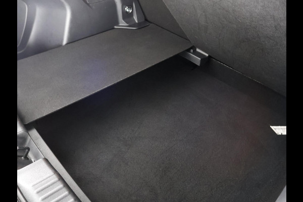 Toyota Yaris Cross 1.5 HYBRIDE EXECUTIVE BI-TONE GARANTIE TOT 9-2032 .Dodehoek detectie . JBL Audio . Stoel verwarming .