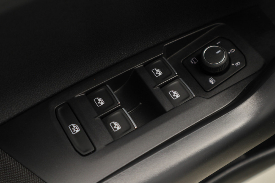 Volkswagen Taigo 1.5 TSI R-Line NAVI - VITUAL - CAMERA - MATRIX