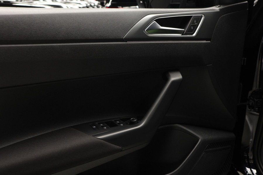 Volkswagen Taigo 1.5 TSI R-Line NAVI - VITUAL - CAMERA - MATRIX