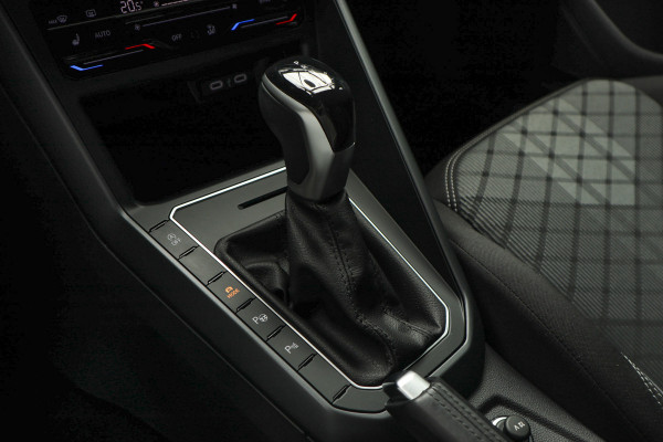 Volkswagen Taigo 1.5 TSI R-Line NAVI - VITUAL - CAMERA - MATRIX