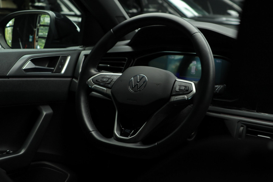 Volkswagen Taigo 1.5 TSI R-Line NAVI - VITUAL - CAMERA - MATRIX