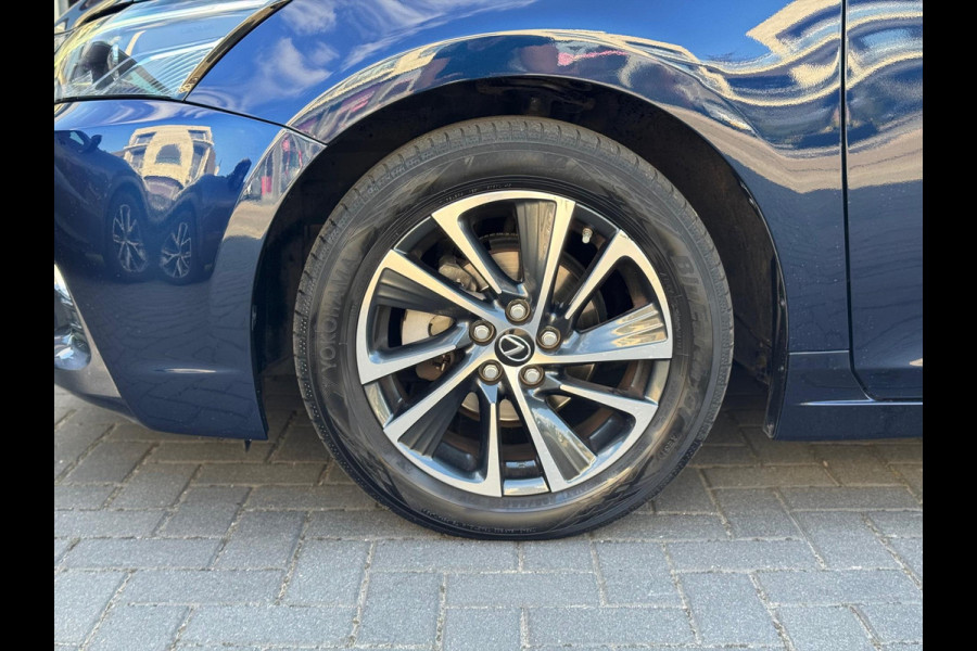 Lexus CT 200h Ultimate Edition | Eerste eigenaar, Schuifdak, Groot scherm, Parkeersensoren, Keyless, Adaptive cruise control, Navigatie,