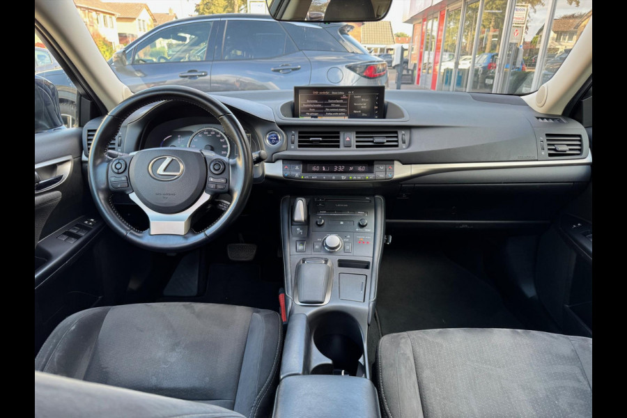 Lexus CT 200h Ultimate Edition | Eerste eigenaar, Schuifdak, Groot scherm, Parkeersensoren, Keyless, Adaptive cruise control, Navigatie,