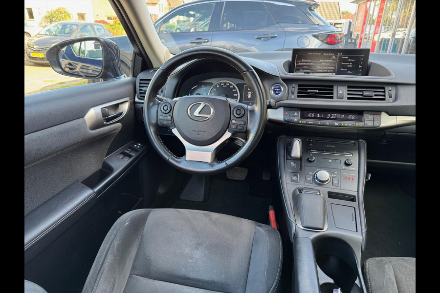 Lexus CT 200h Ultimate Edition | Eerste eigenaar, Schuifdak, Groot scherm, Parkeersensoren, Keyless, Adaptive cruise control, Navigatie,